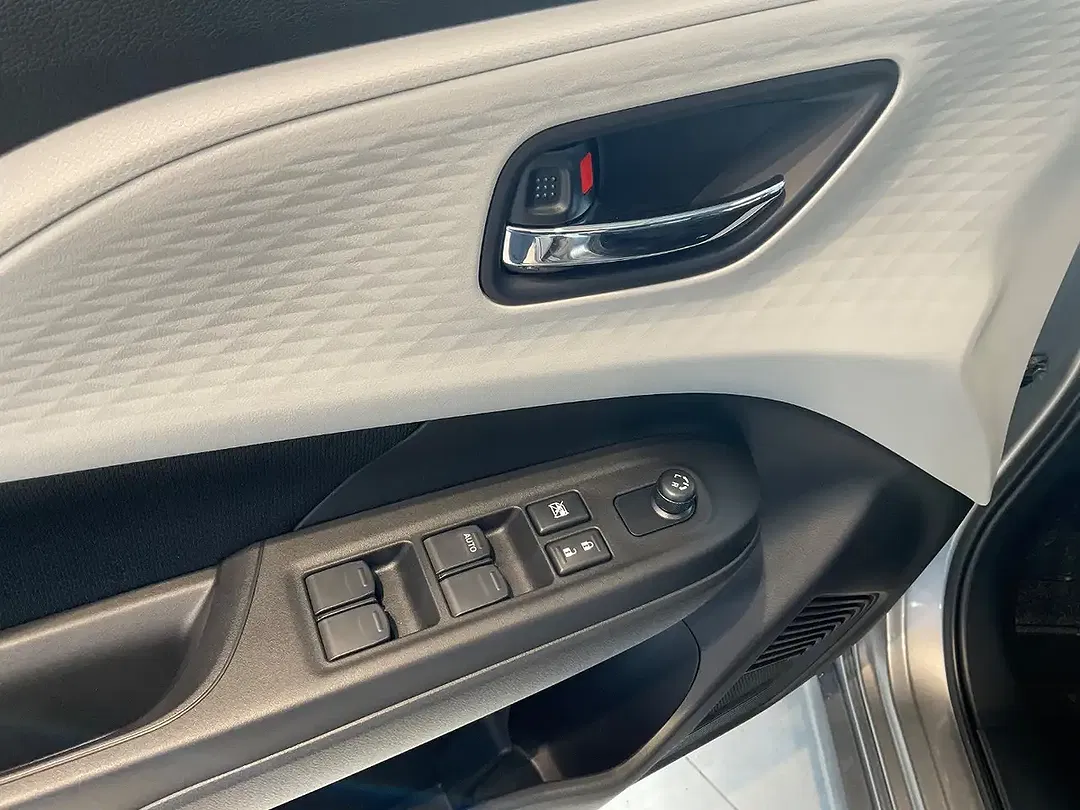 Suzuki Swift - Thumbnail 8
