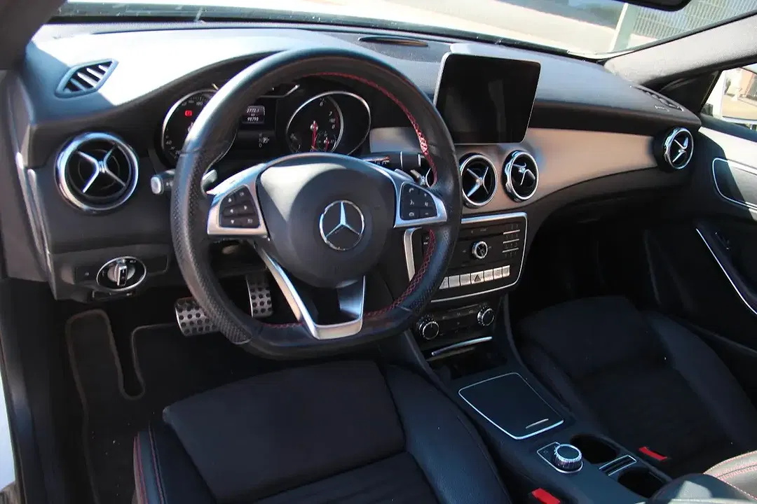Mercedes-Benz GLA 180 - Thumbnail 10