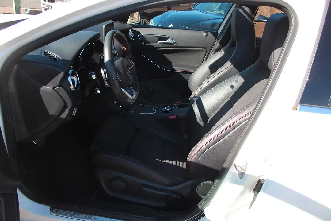 Mercedes-Benz GLA 180 - Thumbnail 11