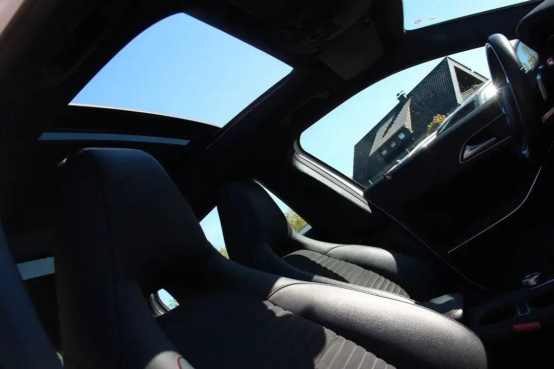 Mercedes-Benz GLA 180 - Thumbnail 14