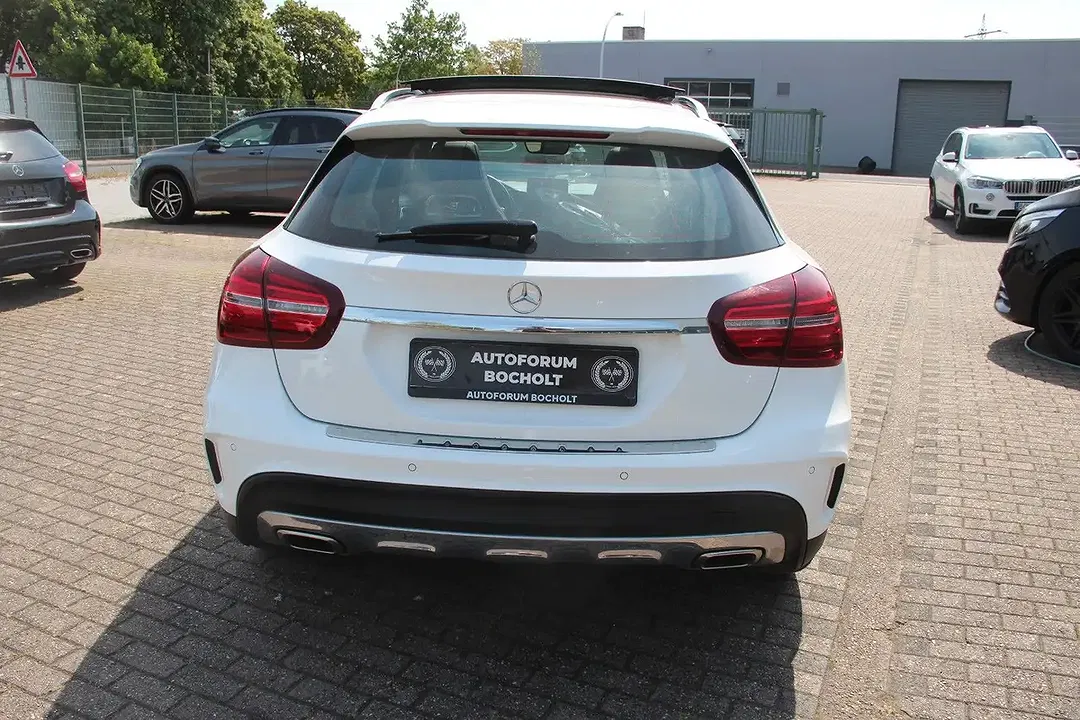 Mercedes-Benz GLA 180 - Thumbnail 5