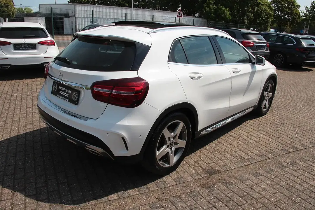 Mercedes-Benz GLA 180 - Thumbnail 6