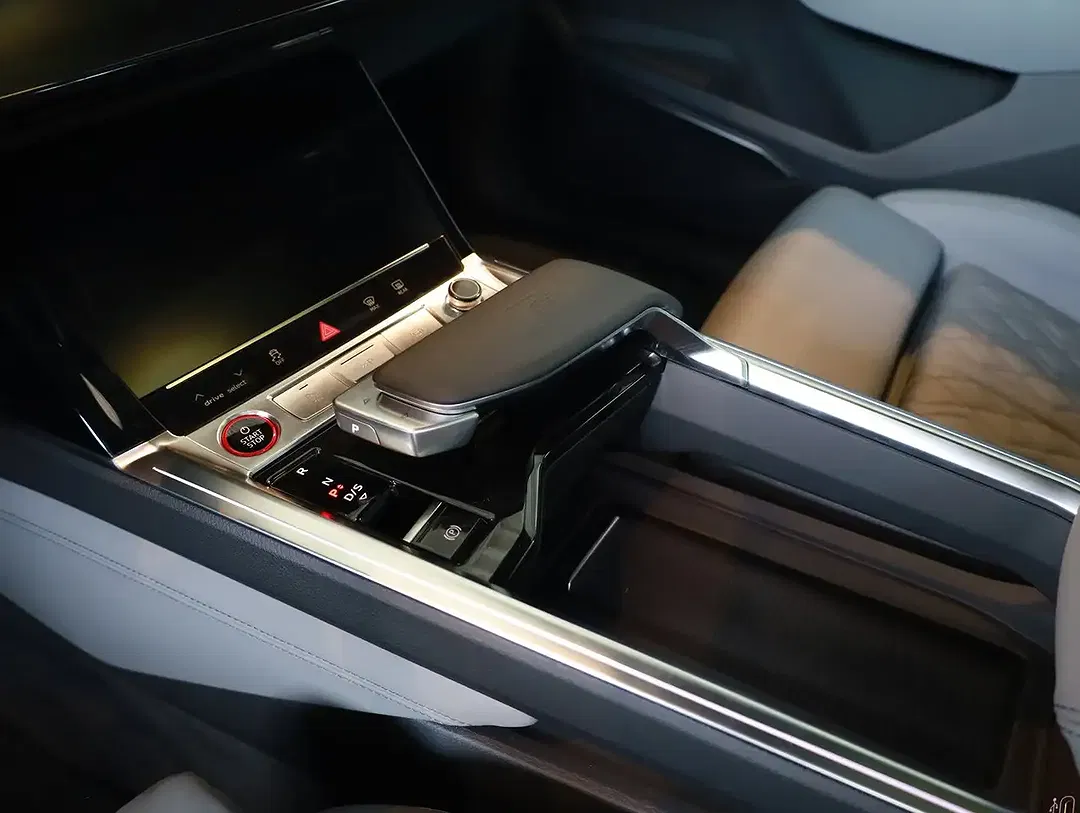Audi SQ8 - Thumbnail 11