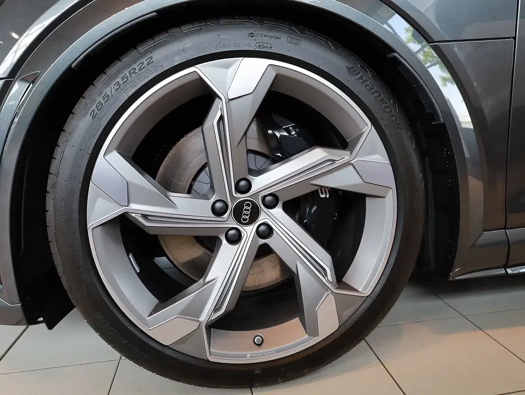 Audi SQ8 - Thumbnail 6