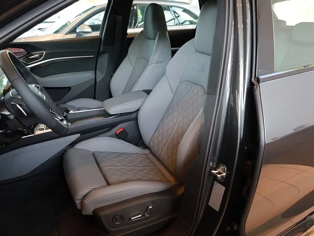 Audi SQ8 - Thumbnail 7