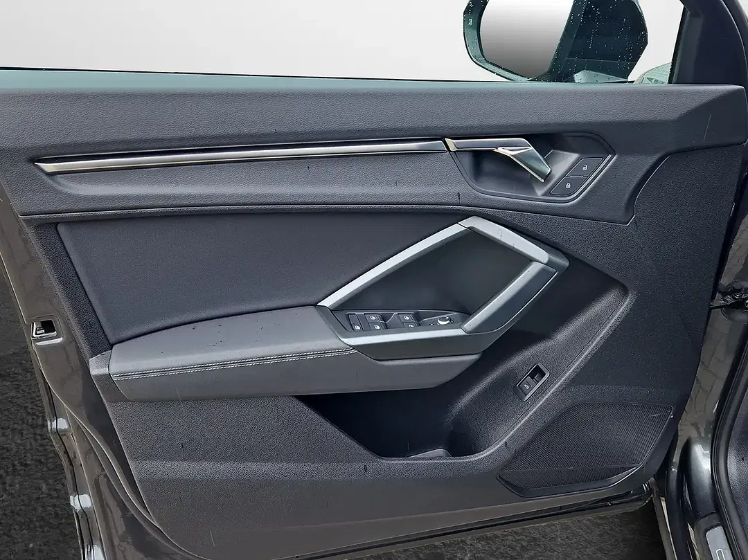 Audi Q3 - Thumbnail 6