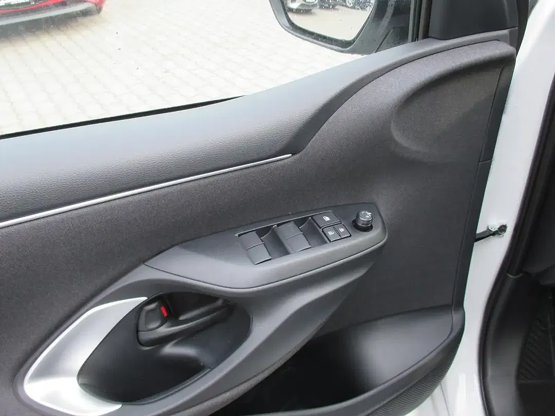 Mazda 2 - Thumbnail 13