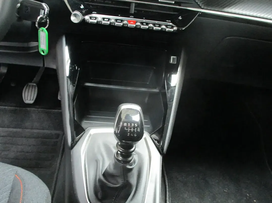 Peugeot 208 - Thumbnail 10