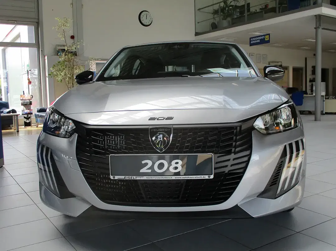 Peugeot 208 - Thumbnail 2