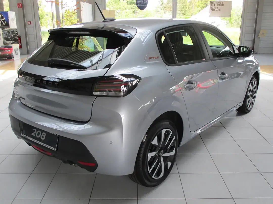 Peugeot 208 - Thumbnail 4