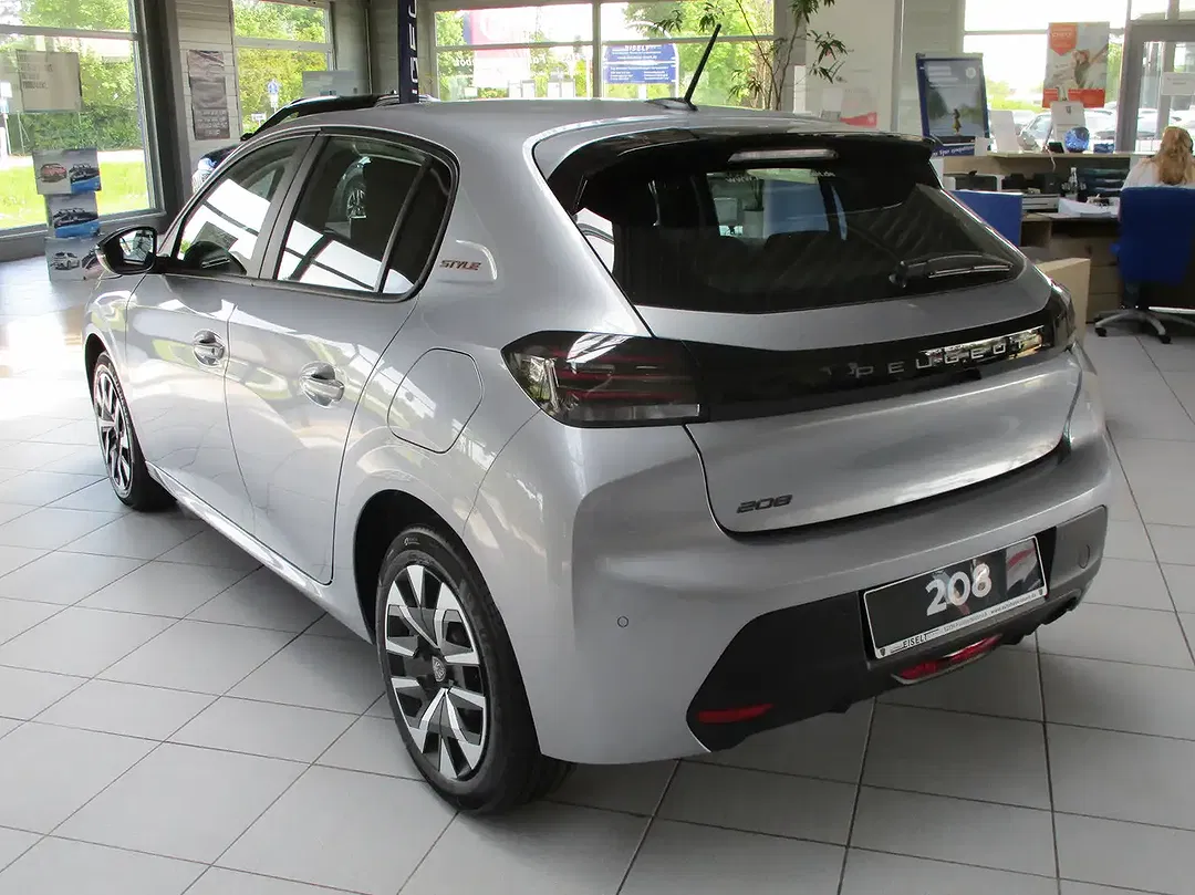 Peugeot 208 - Thumbnail 6
