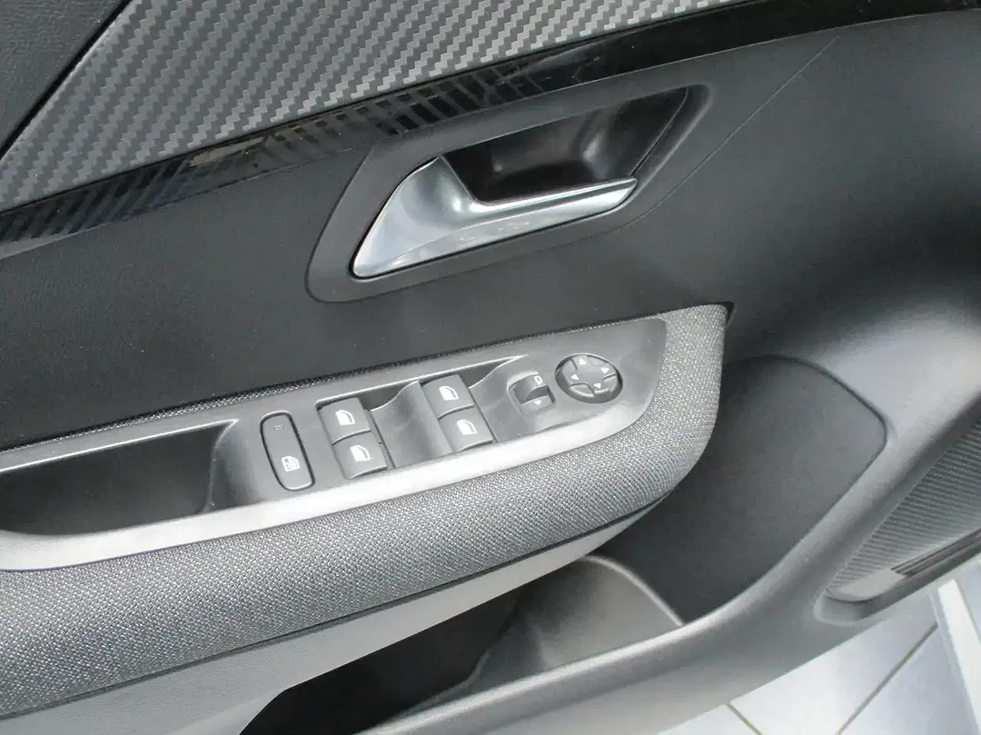 Peugeot 208 - Thumbnail 7
