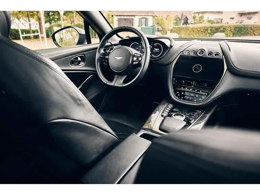 Aston Martin DBX - Thumbnail 2