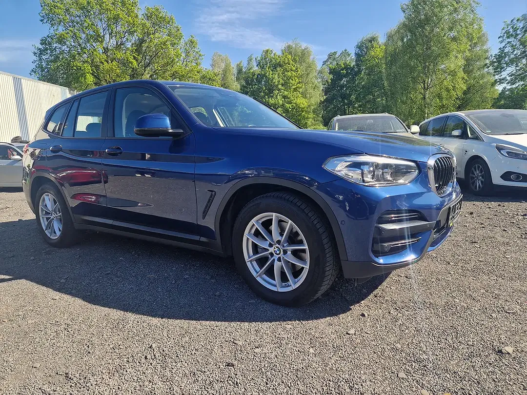 BMW X3 - Thumbnail 2