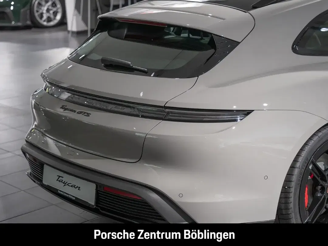 Porsche Taycan - Thumbnail 11