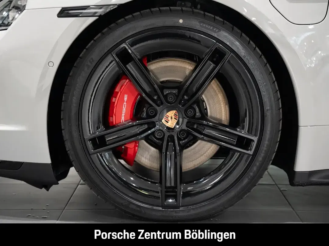 Porsche Taycan - Thumbnail 13