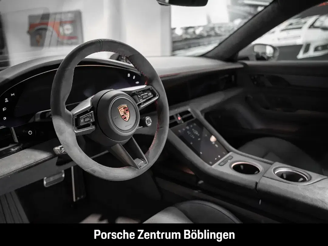 Porsche Taycan - Thumbnail 5