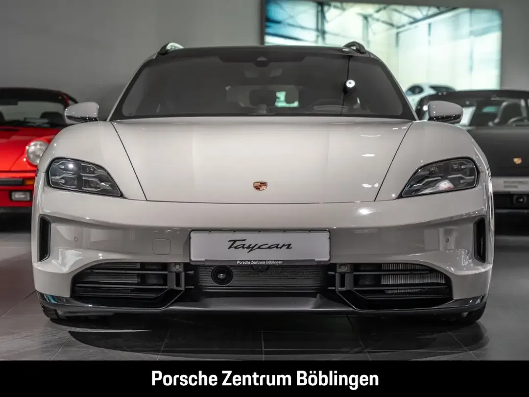 Porsche Taycan - Thumbnail 7