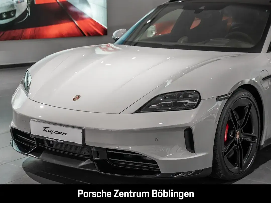 Porsche Taycan - Thumbnail 8