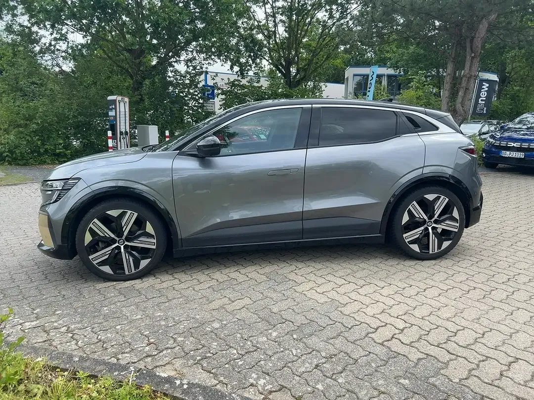 Renault Megane E-Tech - Thumbnail 2
