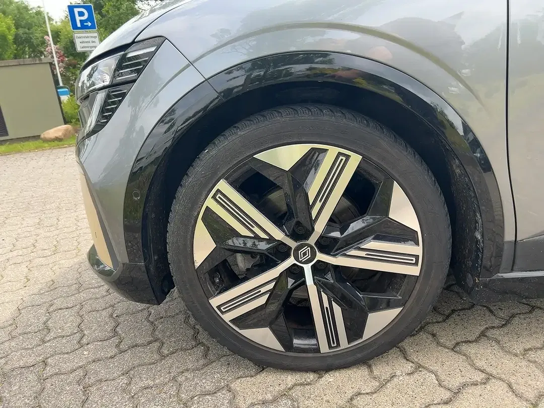 Renault Megane E-Tech - Thumbnail 7