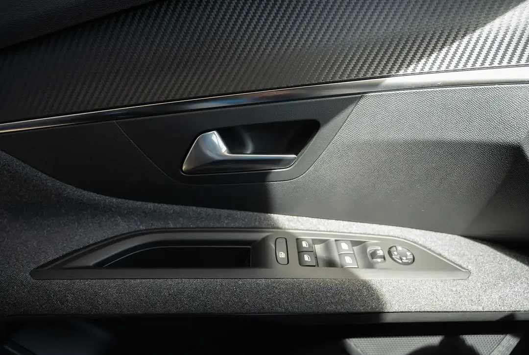 Peugeot 3008 - Thumbnail 9
