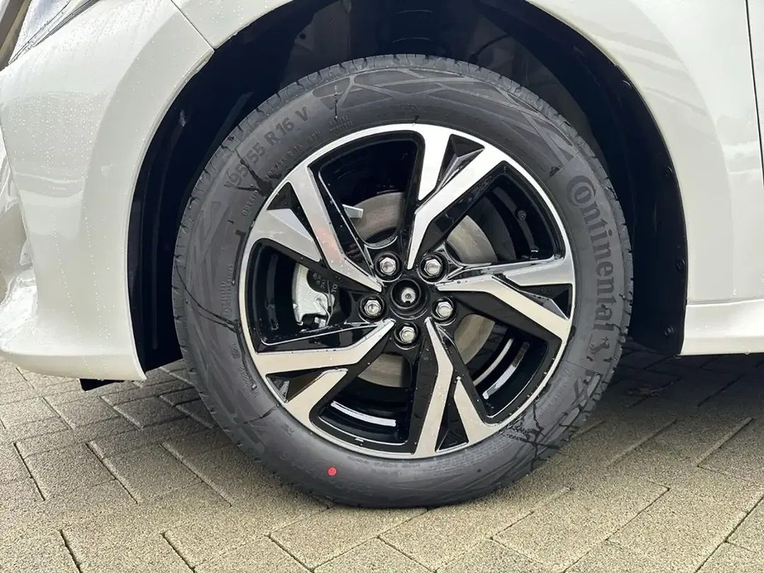 Toyota Yaris - Thumbnail 6