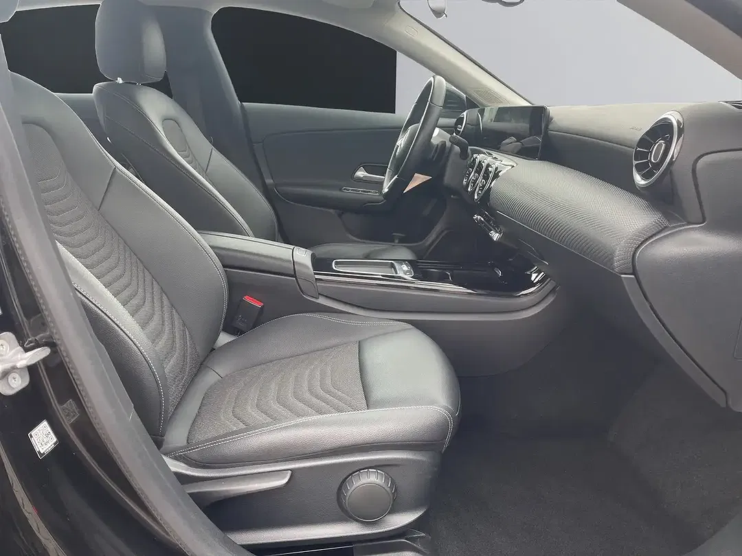 Mercedes-Benz CLA 180 - Thumbnail 6