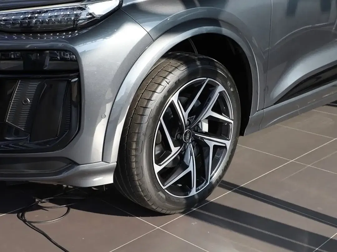 Audi e-tron - Thumbnail 9
