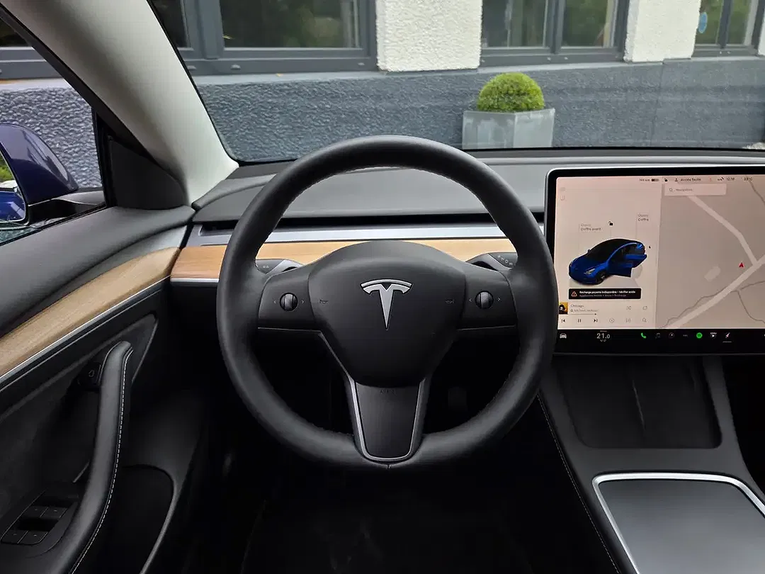 Tesla Model 3 - Thumbnail 15