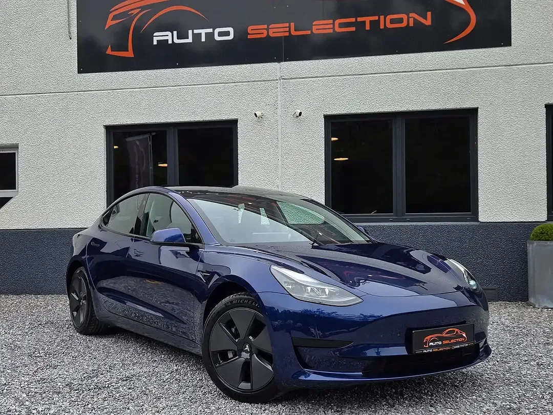 Tesla Model 3 - Thumbnail 2