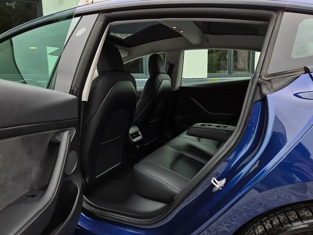 Tesla Model 3 - Thumbnail 28