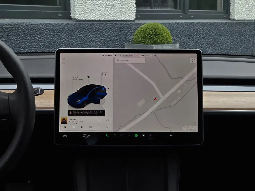 Tesla Model 3 - Thumbnail 35
