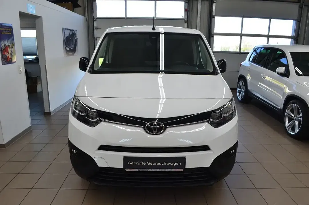 Toyota Proace City - Thumbnail 2