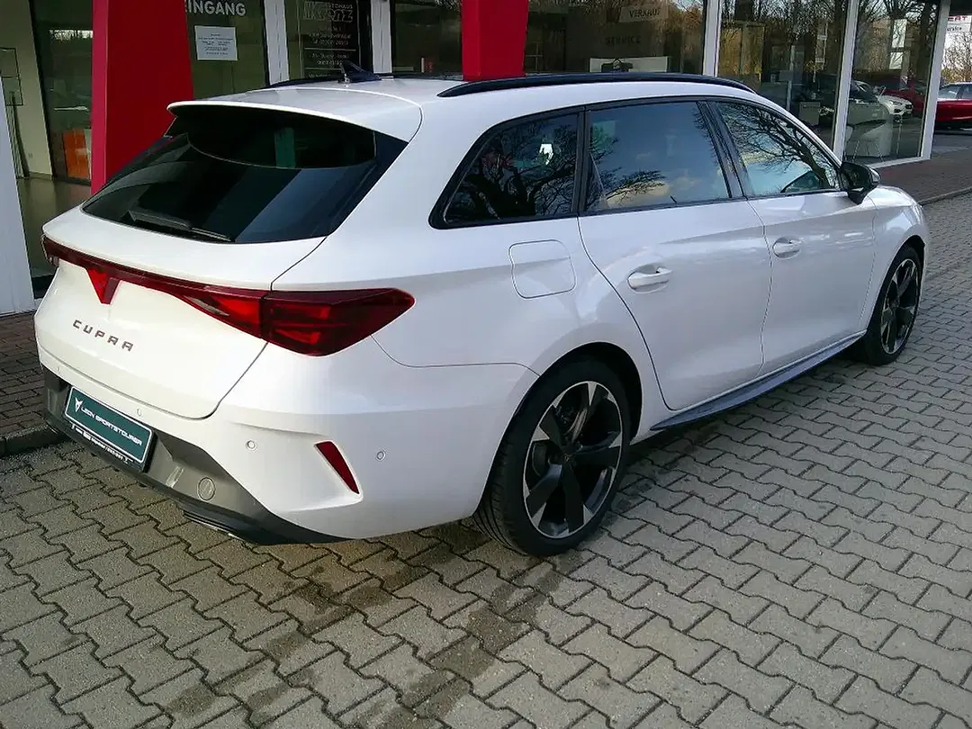 CUPRA Leon - Thumbnail 4