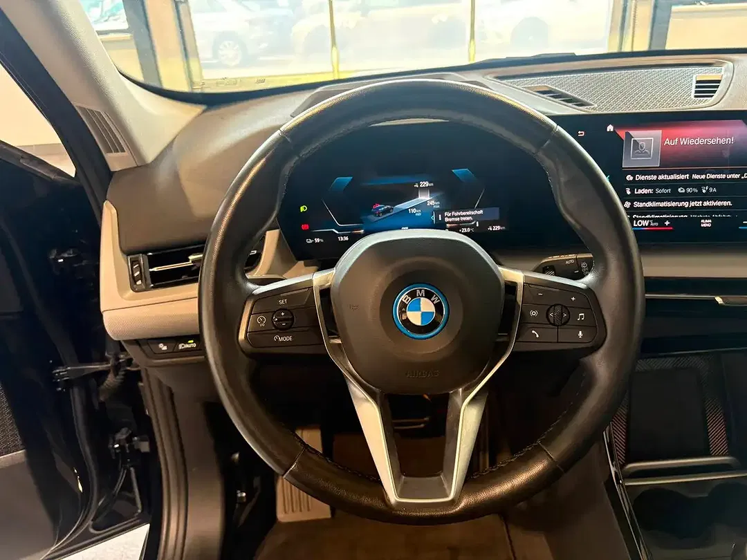BMW iX1 - Thumbnail 10