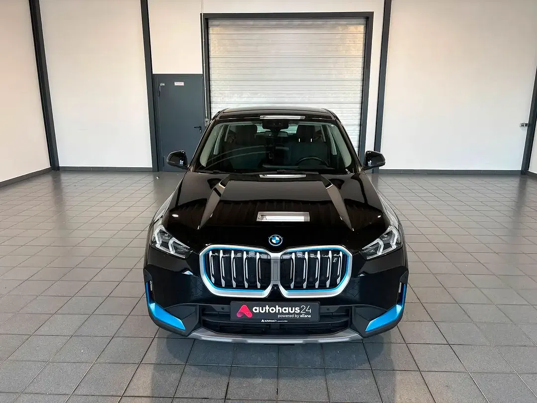BMW iX1 - Thumbnail 2