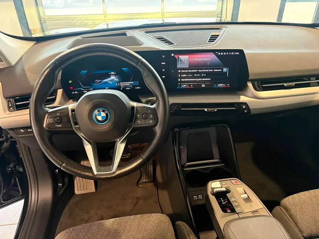 BMW iX1 - Thumbnail 9