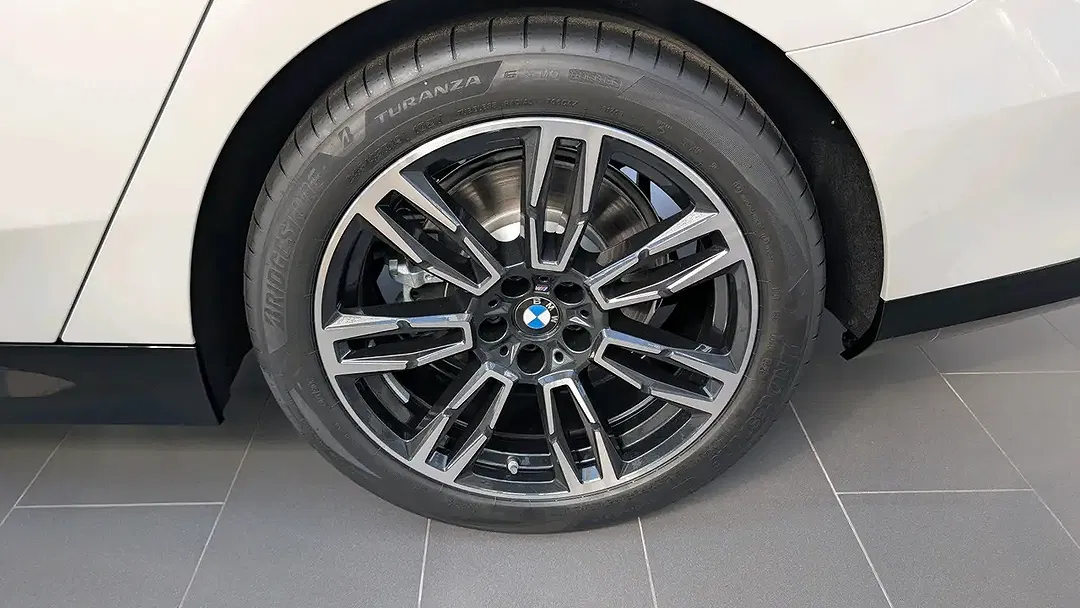 BMW 520 - Thumbnail 13