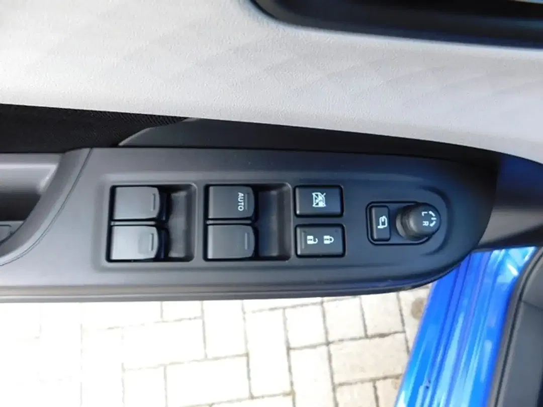 Suzuki Swift - Thumbnail 11