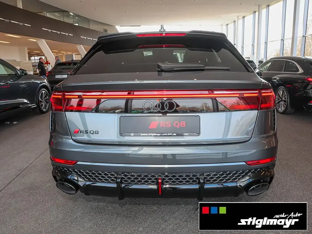 Audi RS Q8 - Thumbnail 11