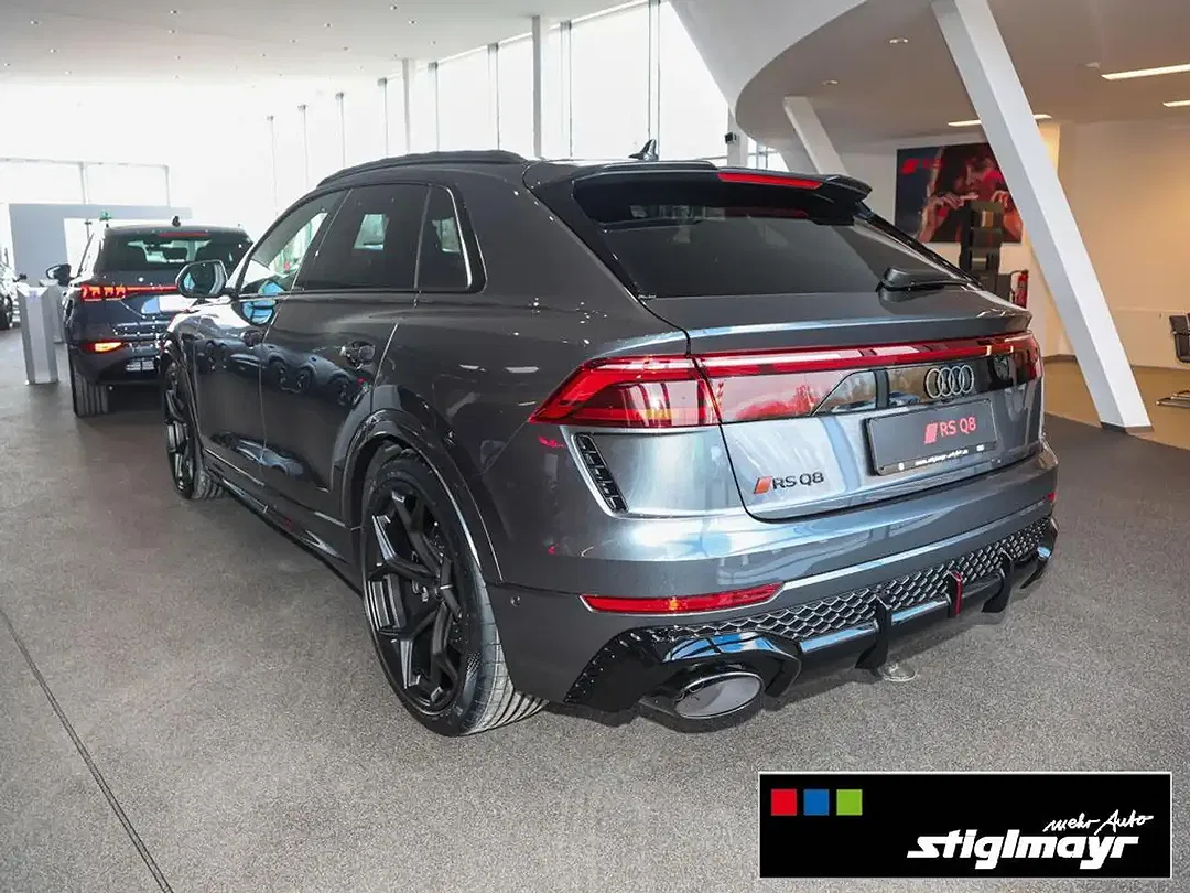Audi RS Q8 - Thumbnail 2