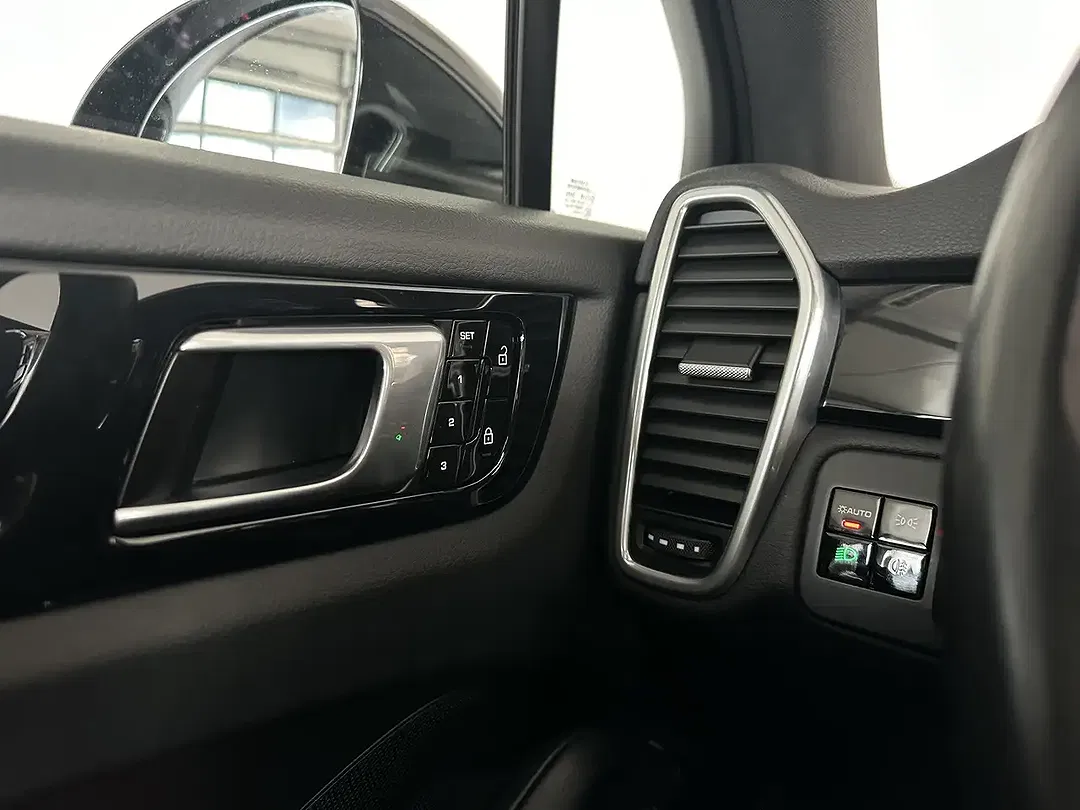 Porsche Cayenne - Thumbnail 15