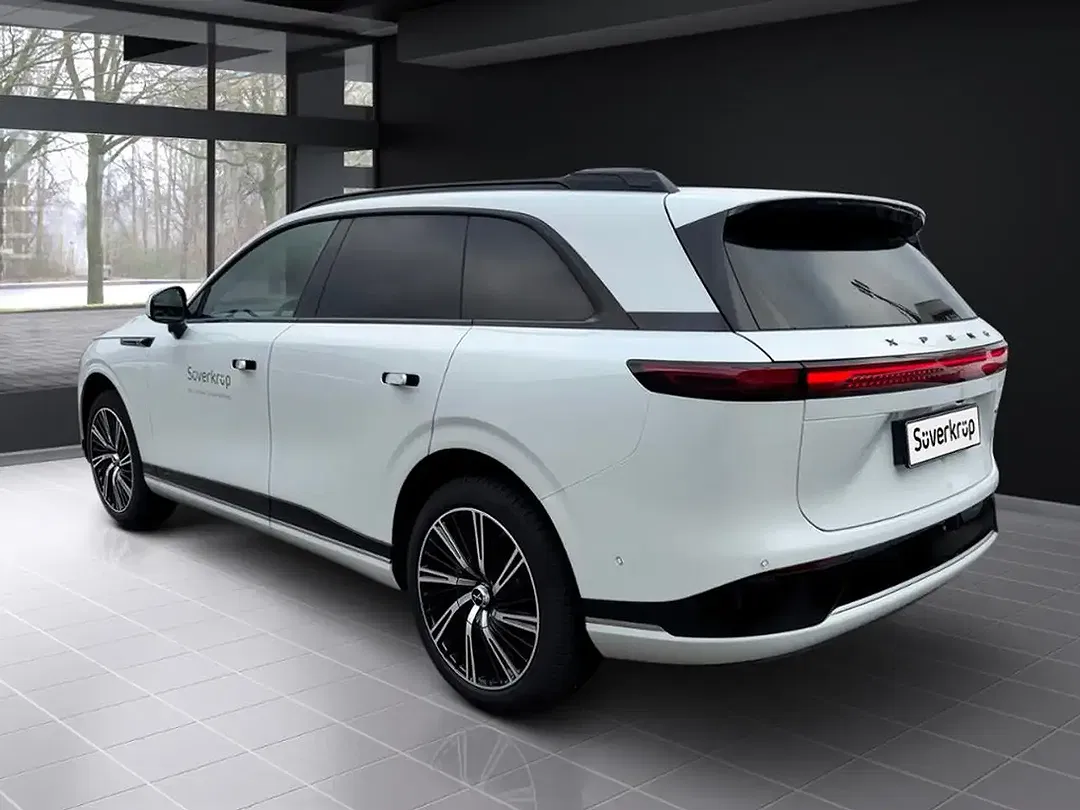 Xpeng G9 - Thumbnail 4