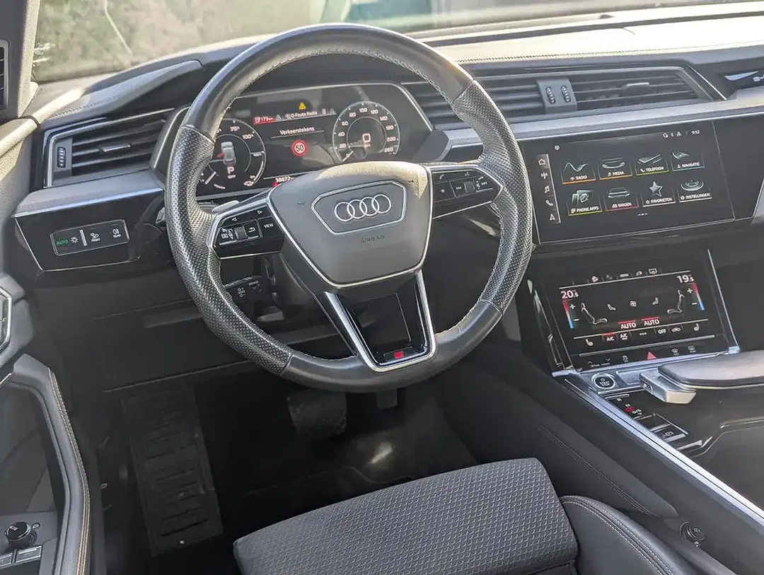 Audi Q8 e-tron - Thumbnail 6