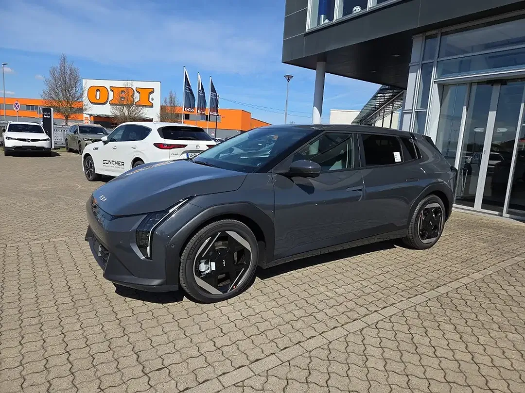 Kia EV4 - Thumbnail 2