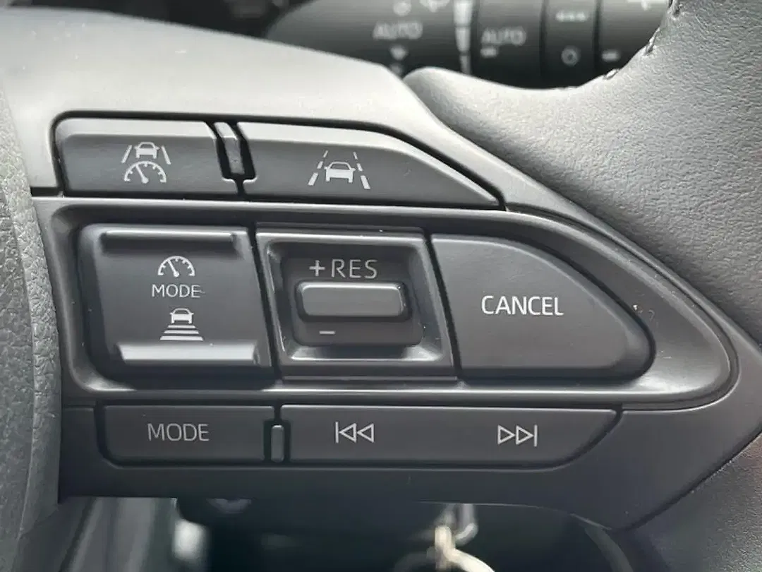 Toyota Yaris - Thumbnail 13