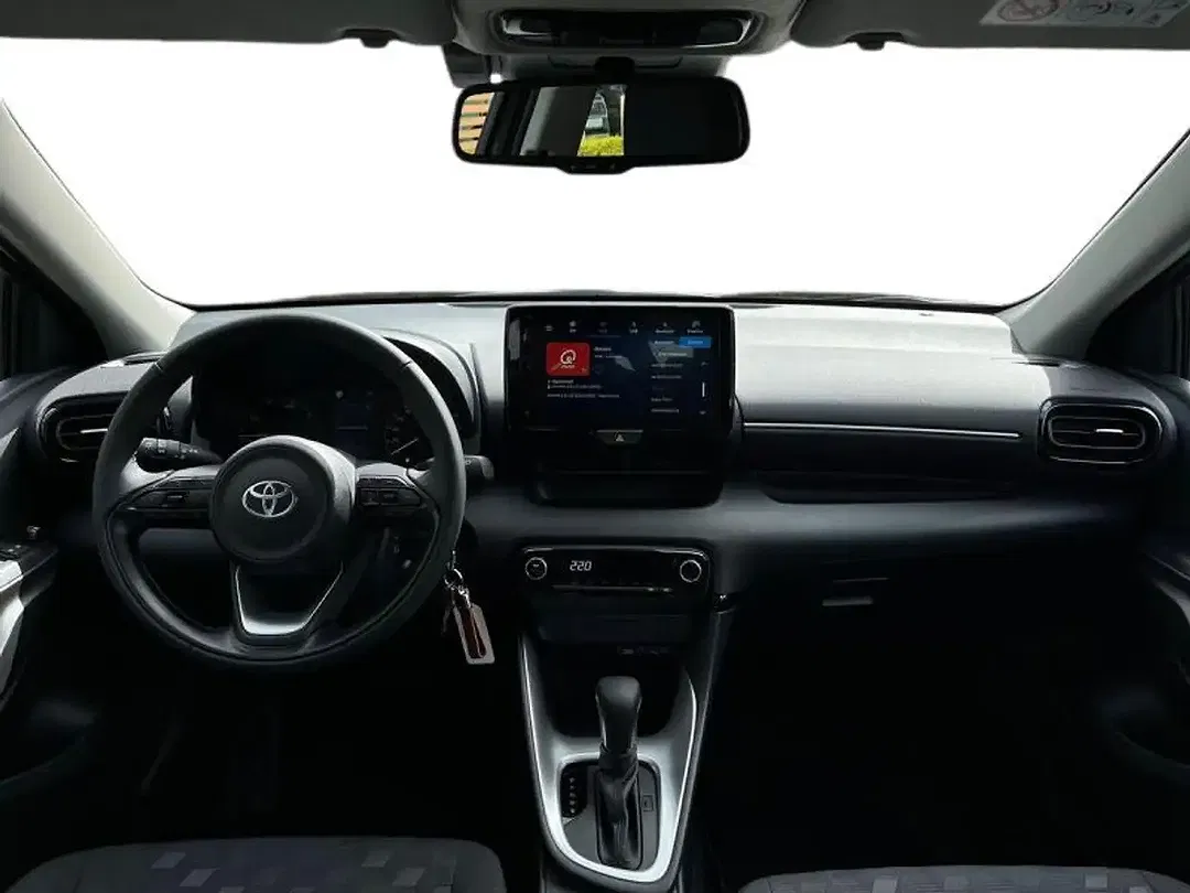 Toyota Yaris - Thumbnail 8