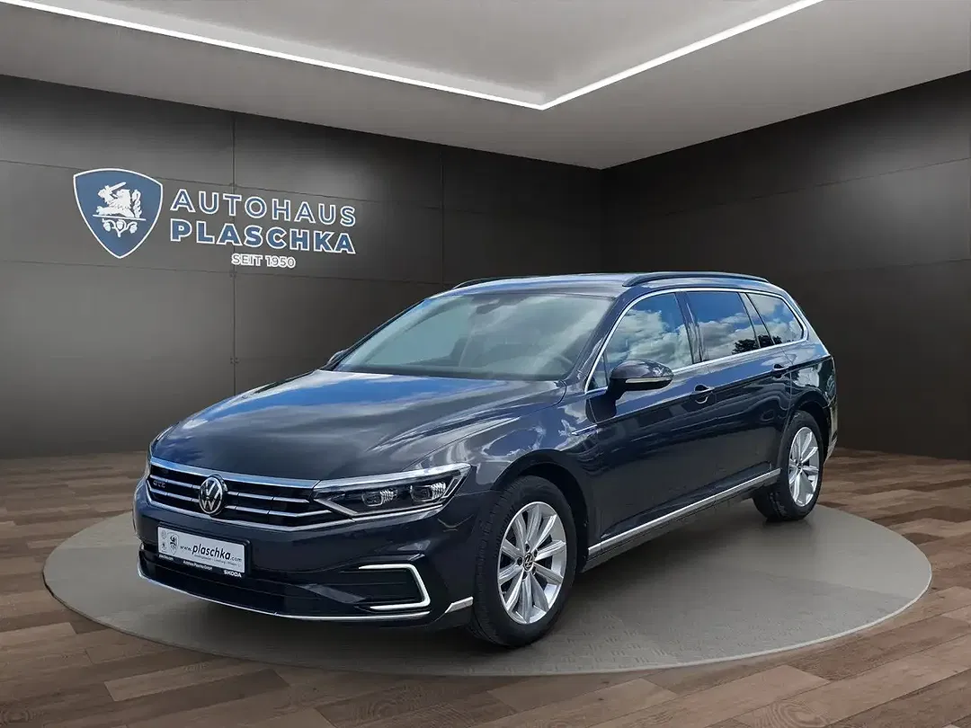Volkswagen Passat Variant - Thumbnail 1