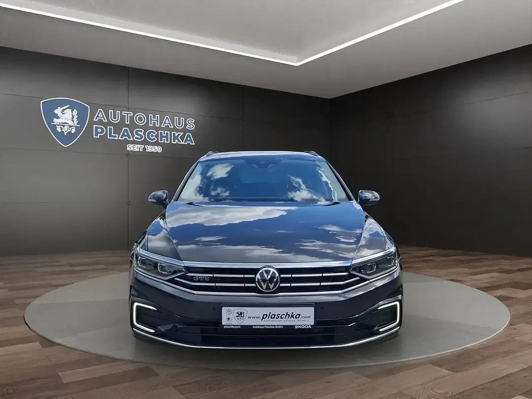 Volkswagen Passat Variant - Thumbnail 2